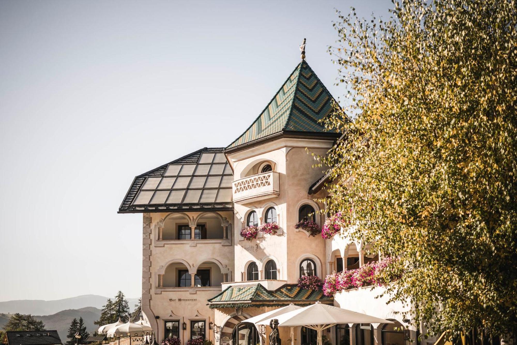 Hotel Ansitz Jakoberhof Ortisei Exterior foto